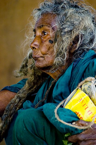 Portrait de Laxmi Buri, une mendiante vivant à Botiaghata Bazar, Khulna. Bangladesh. 3 octobre 2007. - Unbekannt Unbekannt